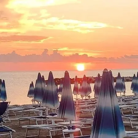 150 Mt Dal Mare Con Giardino, 2 E Aria Condizionata Biancofiore * Fano