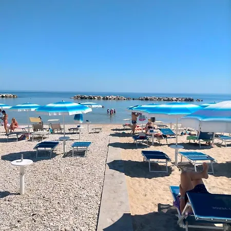 150 Mt Dal Mare Con Giardino, 2 E Aria Condizionata Biancofiore *