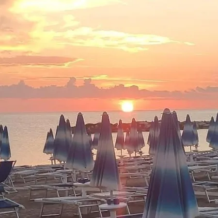 150 Mt Dal Mare Con Giardino, 2 E Aria Condizionata Biancofiore Appartement