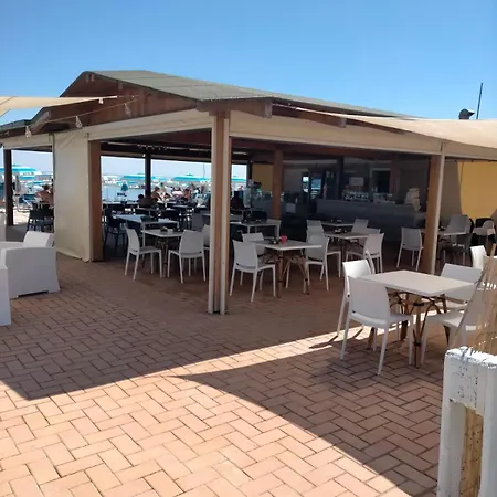 150 Mt Dal Mare Con Giardino, 2 E Aria Condizionata Biancofiore Lejlighed *