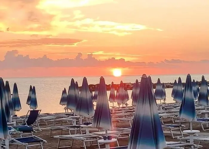 150 Mt Dal Mare Con Giardino, 2 E Aria Condizionata Biancofiore * Fano